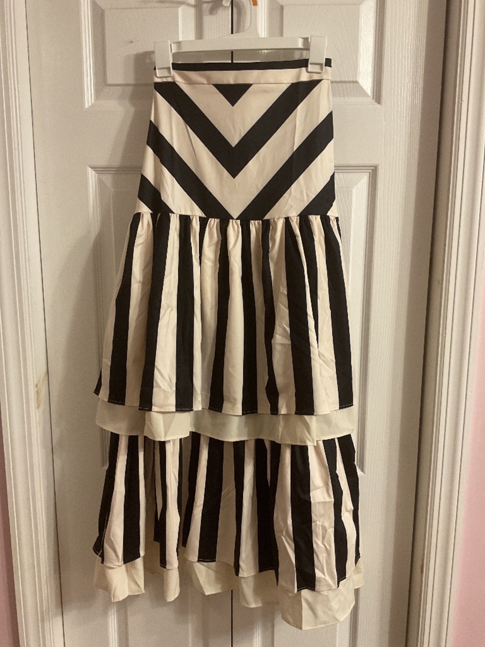 XS black and white tiered skirt